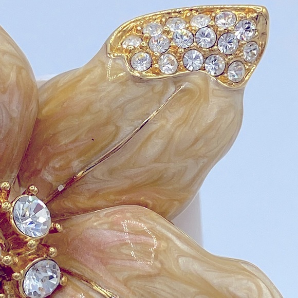 Vintage Nolan Miller Gold Tone Creamy Enamel And Clear Rhinestones Floral Brooch - Picture 6 of 9